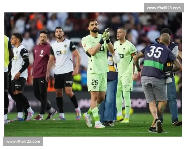 马马尔达什维利深情告别瓦伦西亚，官宣加盟利物浦开启英超新征程